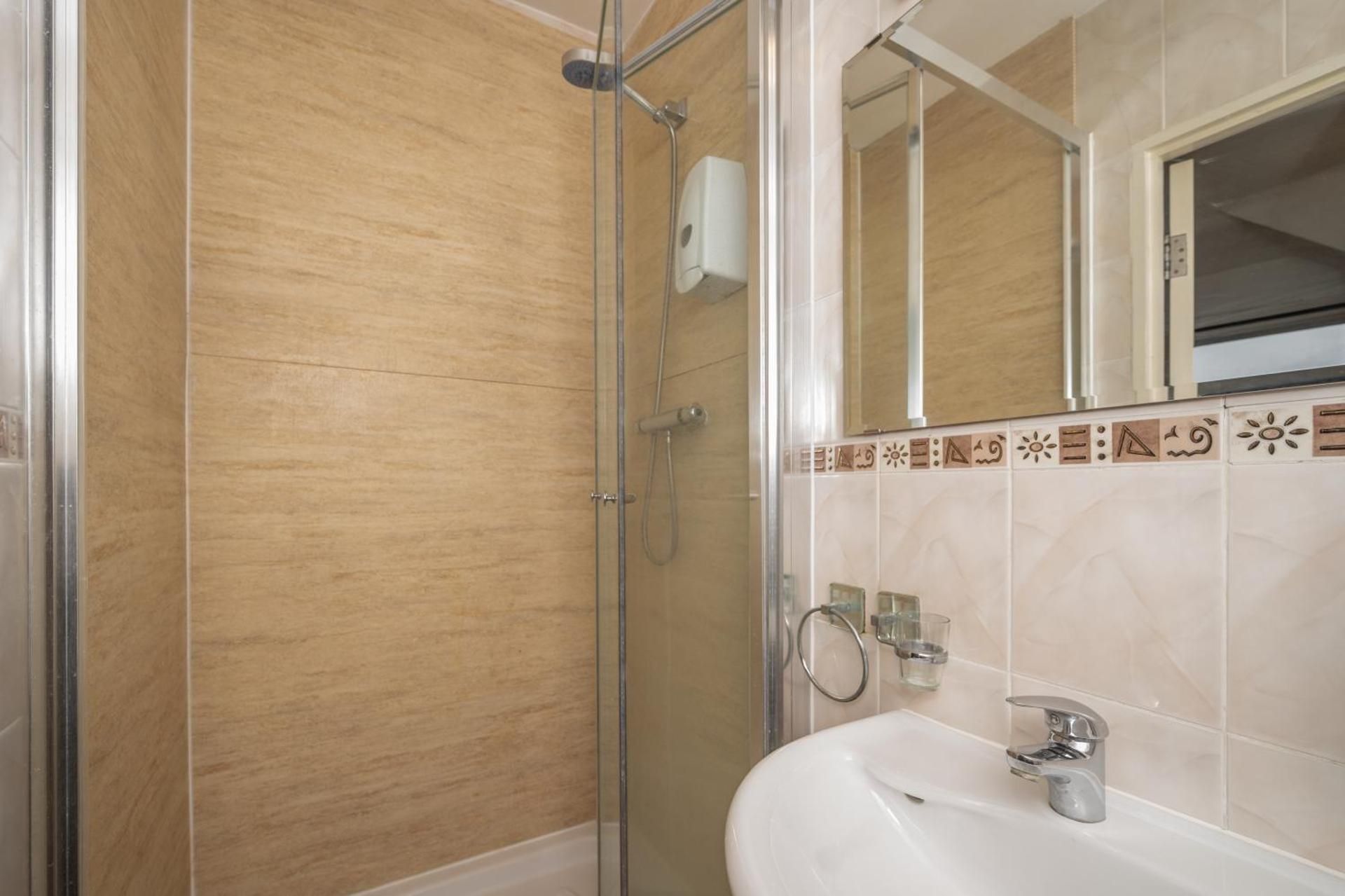 Single Ensuite Room