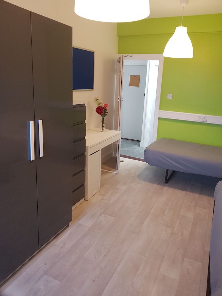 1 Bed in a Female Twin Shared Room