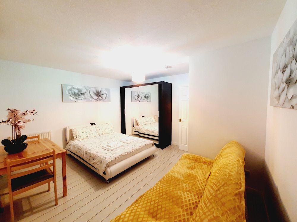 Standard Double or Twin Room, Ensuite, Garden View (Grendon Room 3)