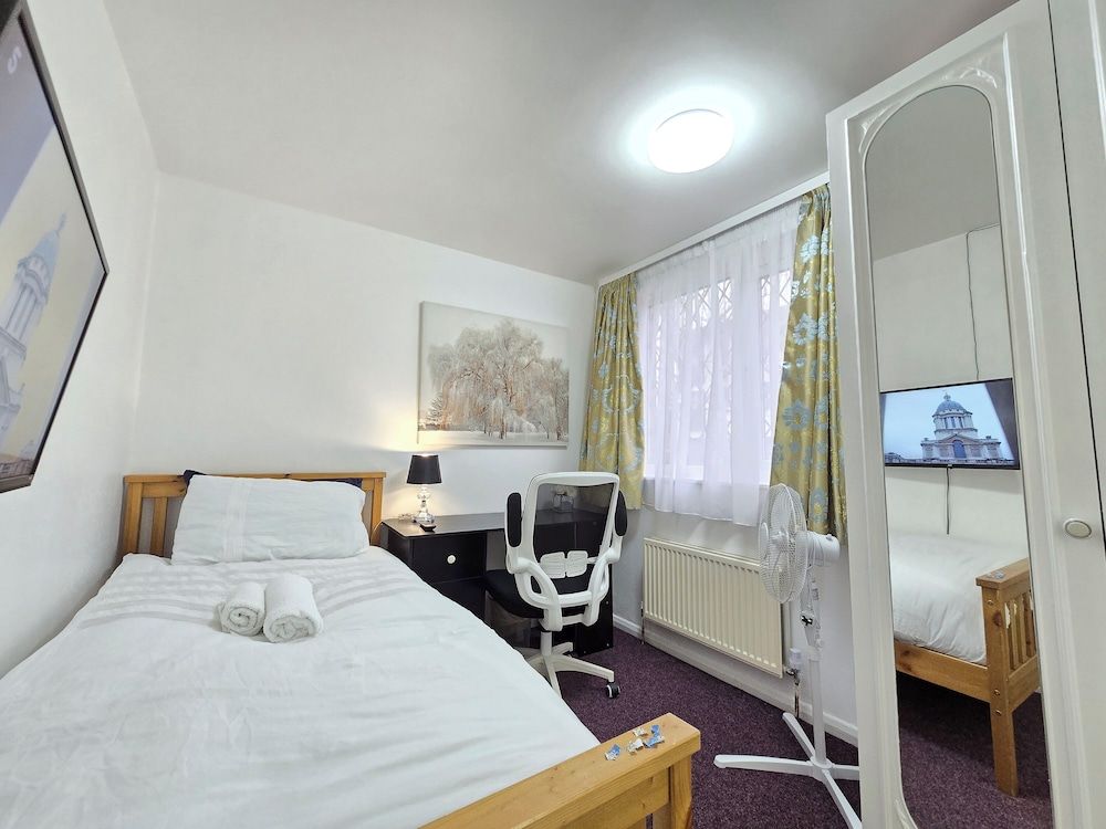 Business Single Room, Private Bathroom (Grendon Room 2)