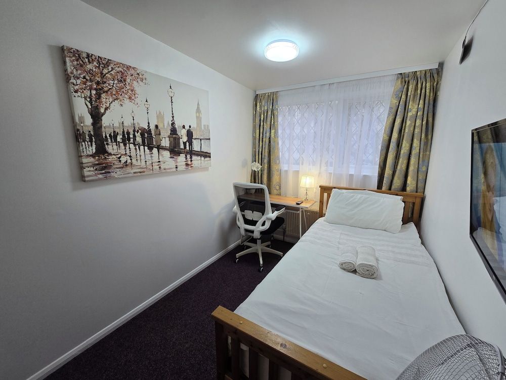 Standard Single Room, Shared Bathroom, Garden View (Grendon Room 6)
