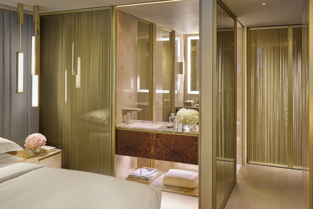 Deluxe Room (King or Twin)