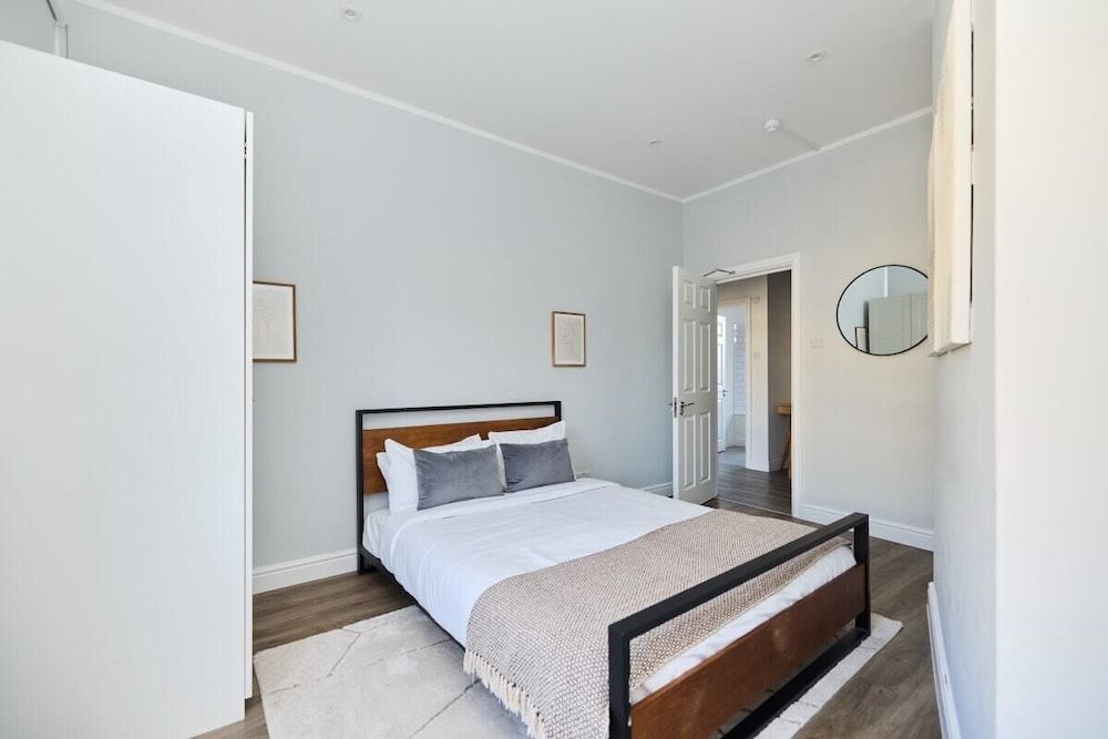Apartment (5 Bedrooms)