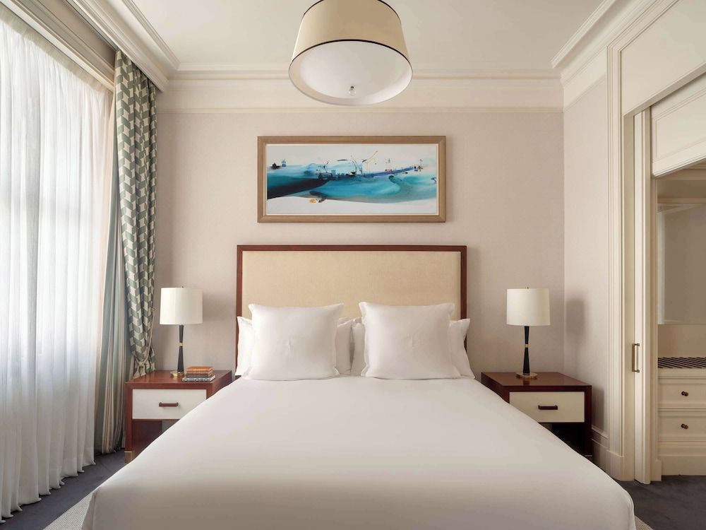 Suite (Westminister)