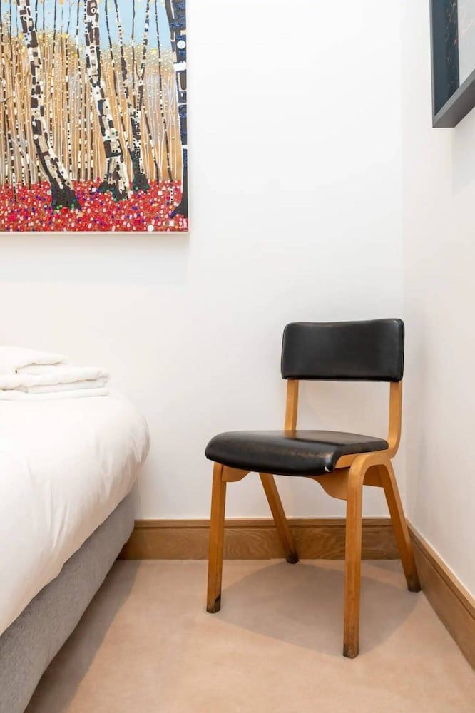Basic Apartment, Multiple Beds
