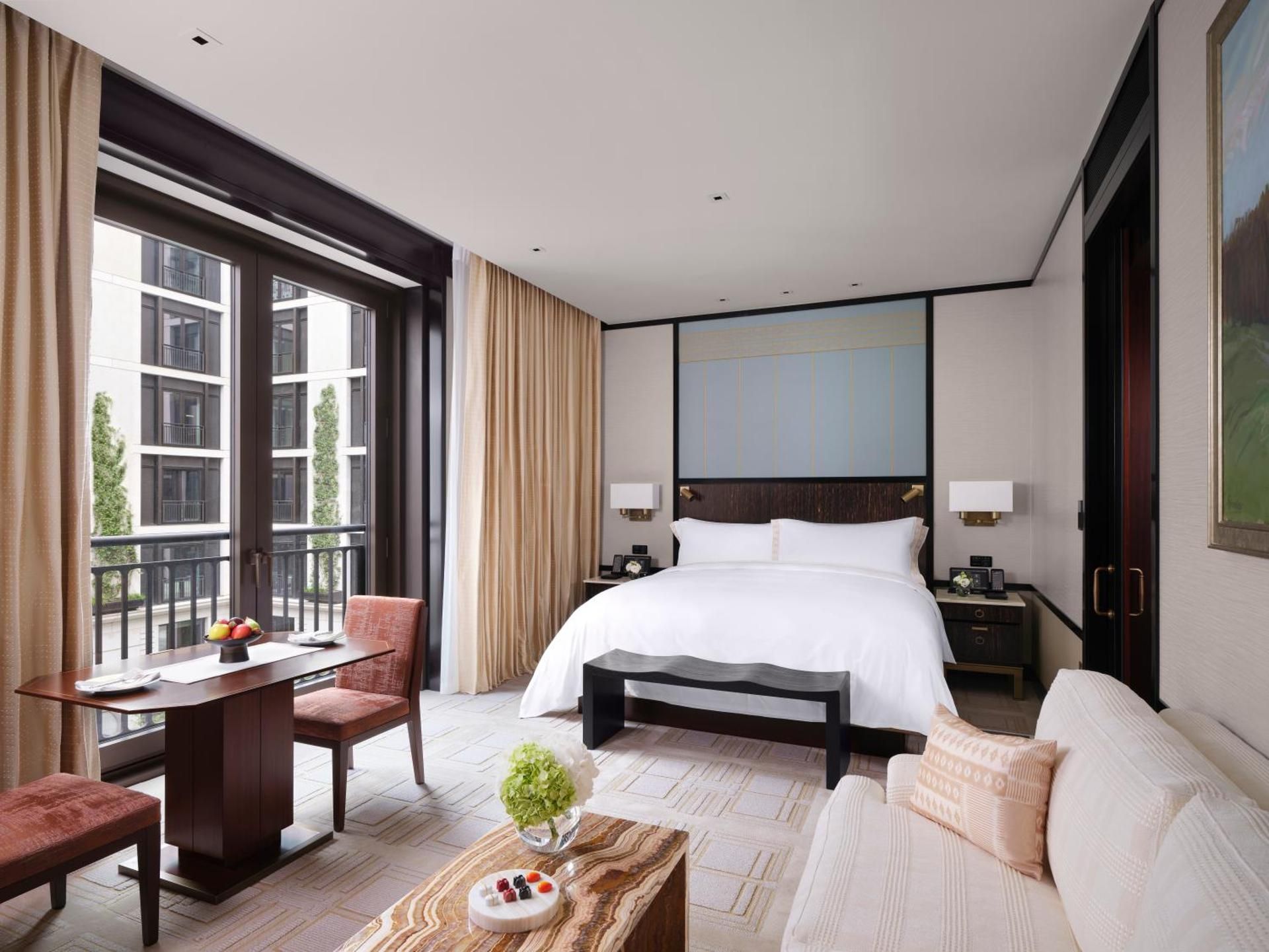 Deluxe Room King Accessible