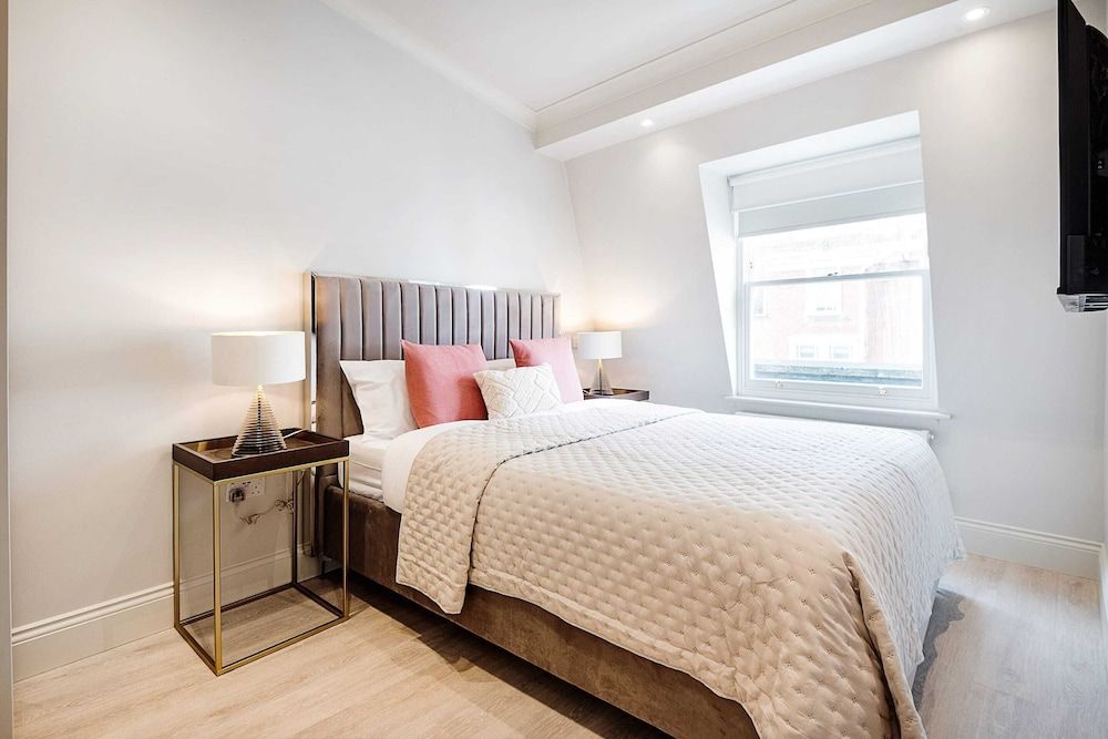 Basic Apartment, Multiple Beds