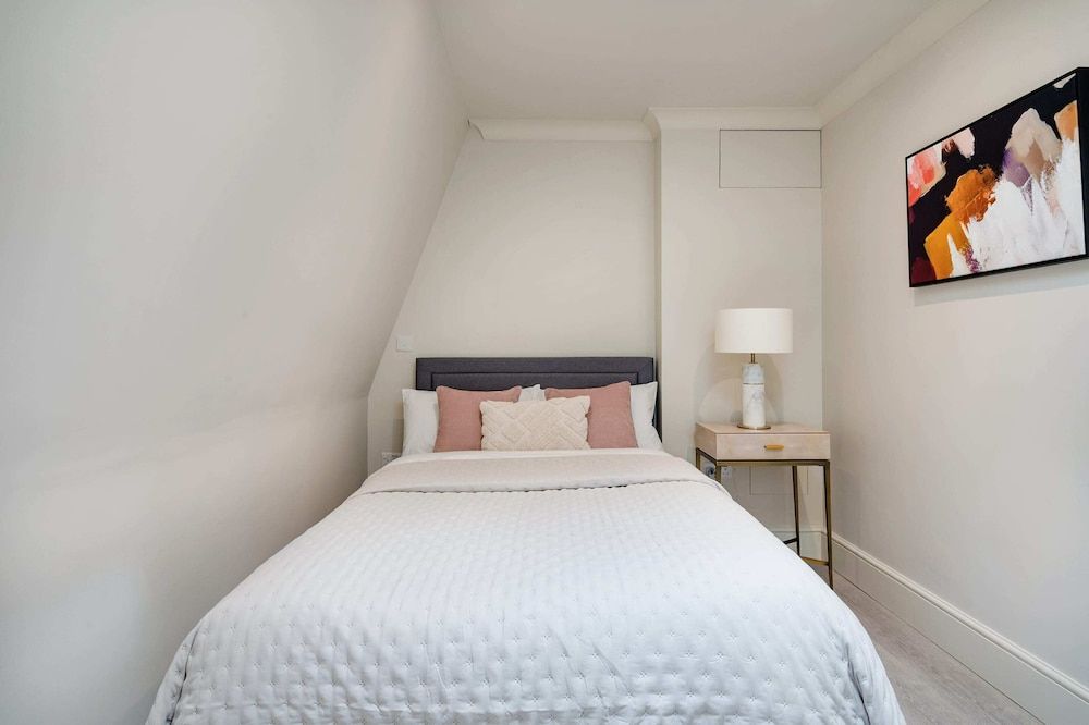 Basic Apartment, Multiple Beds