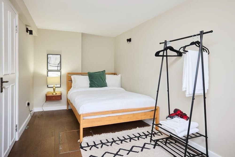 House (2 Bedrooms)