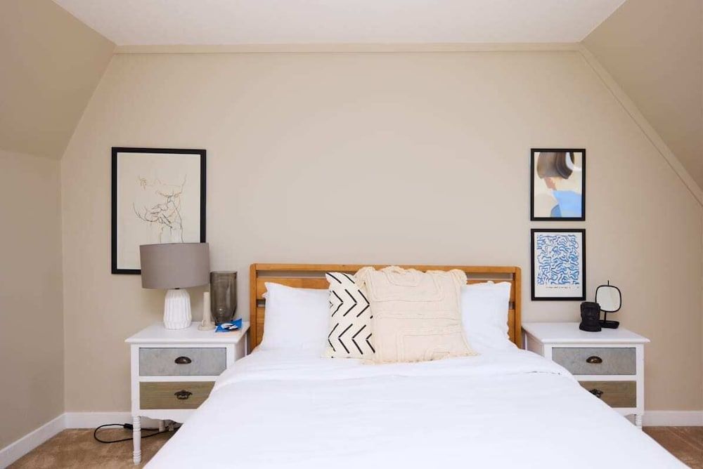 House (2 Bedrooms)