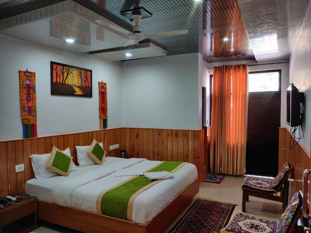 Hotel Akash - Luxury Hotel In McLeodganj Standard Room 2