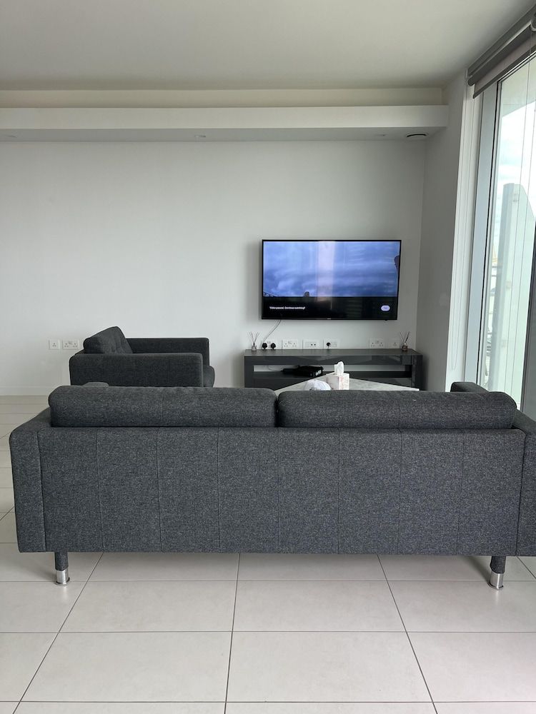 Delightfully Spacious Bright 2bedroom