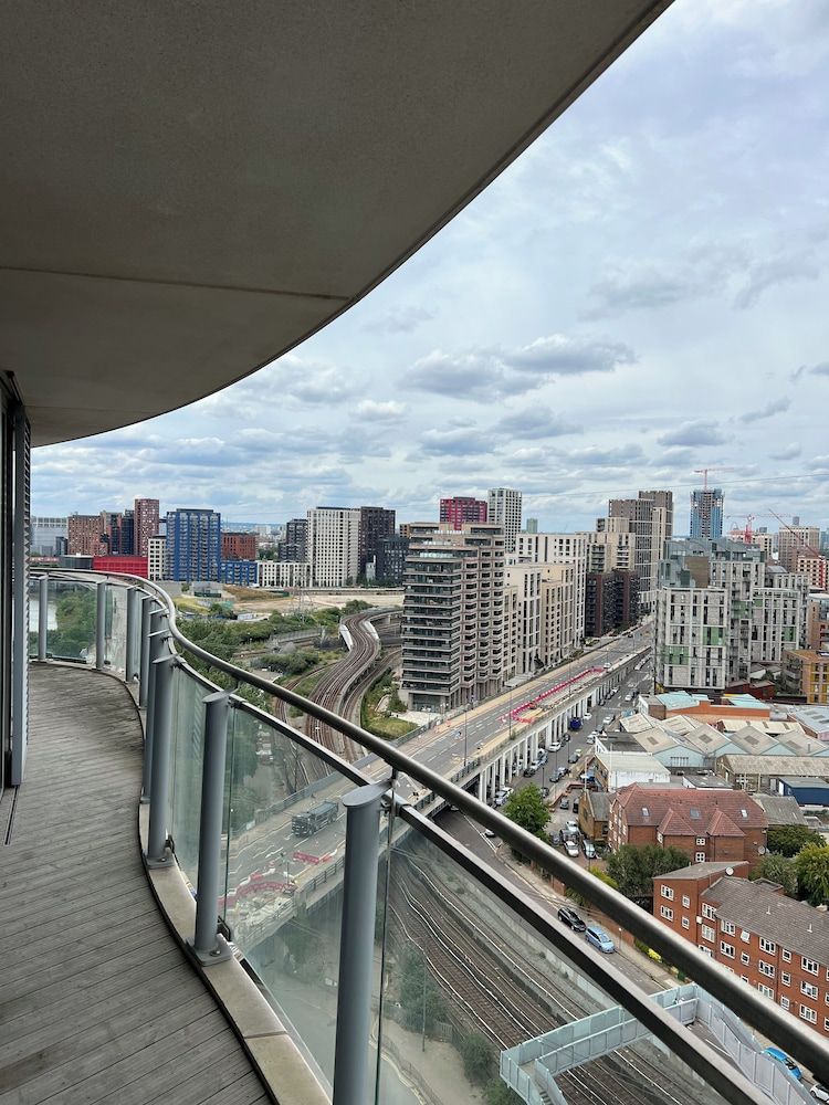 Delightfully Spacious Bright 2bedroom