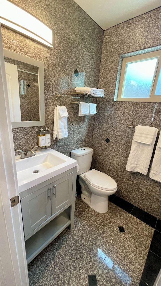 Quintessence ApartHotel Deluxe Studio, 1 King Bed with Sofa bed, Non Smoking, Kitchen 8