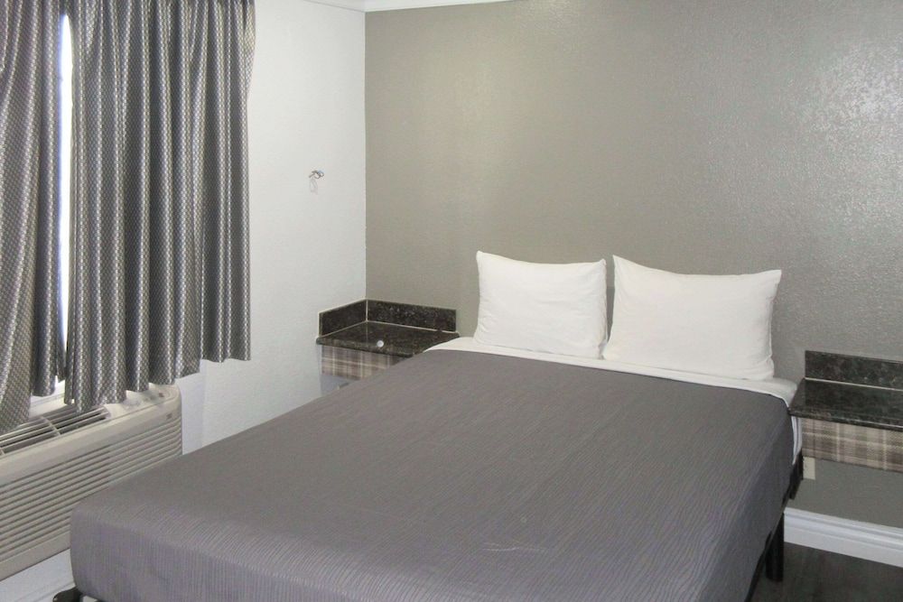 Standard Room, 2 Queen Beds, Non Smoking