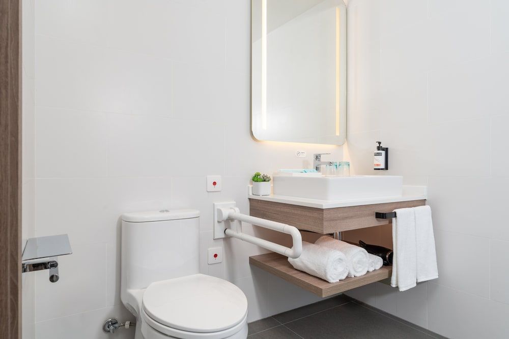Room, 1 King Bed, Accessible