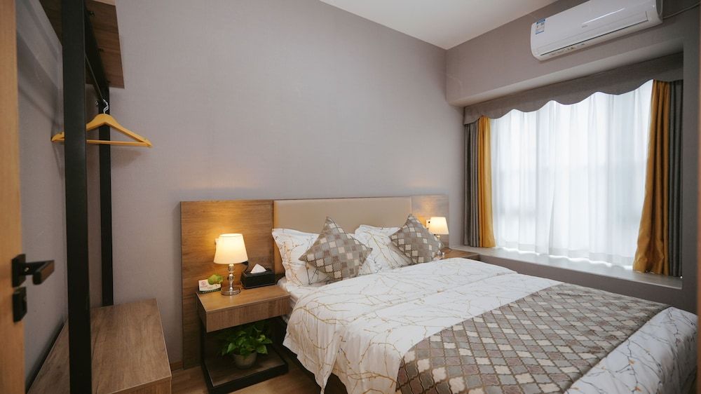 Business Suite, City View