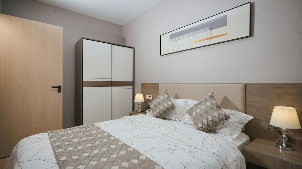 Serveyou Hotel - Free Airport Pickup Service & Free Canton Fair Shuttle Bus Business Room, City View 2