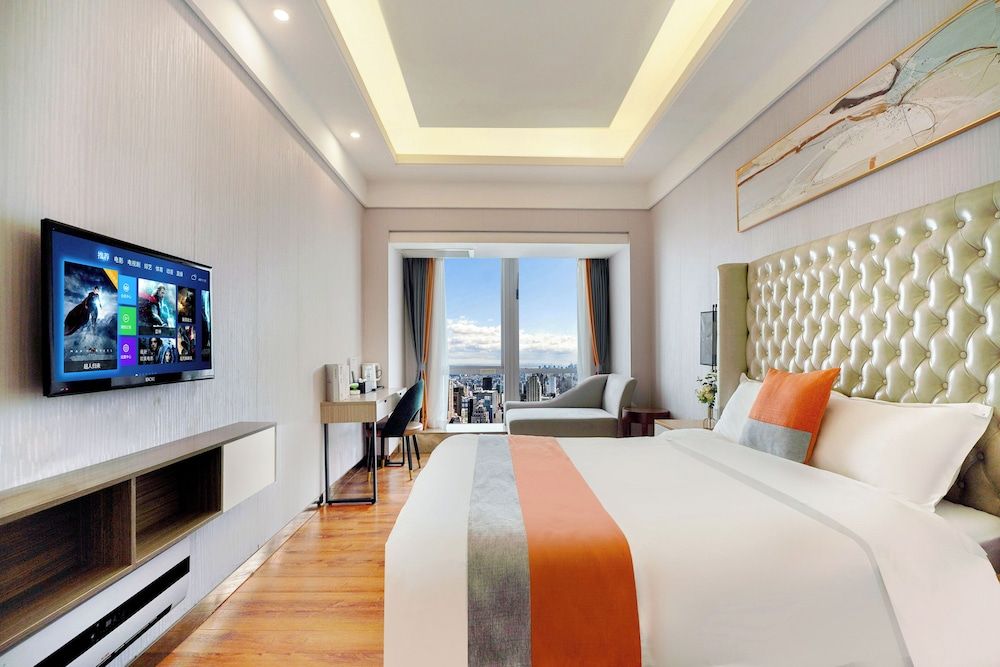 Comfort, Queen, City View