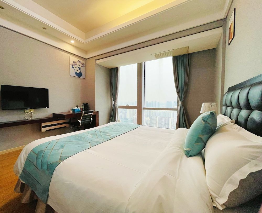 Comfort, Queen, City View