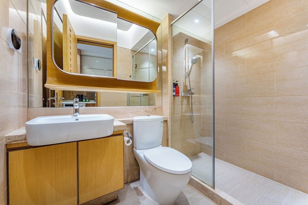 Raffles Executive Apartment Romantic Condo, 1 King Bed, Non Smoking, City View 7