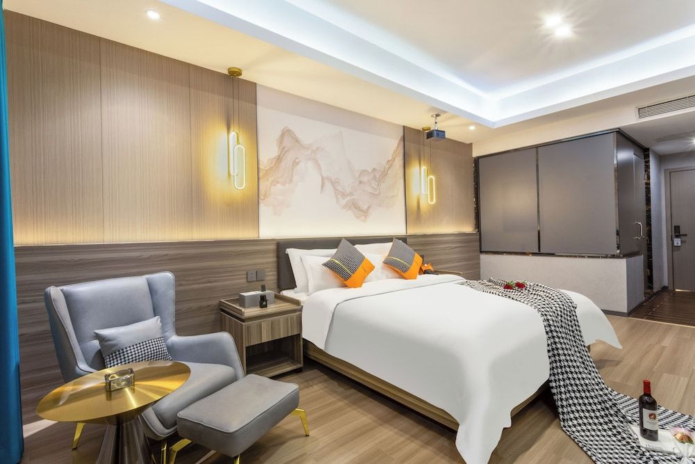 Premier Double Room, 1 Queen Bed, Balcony, City View