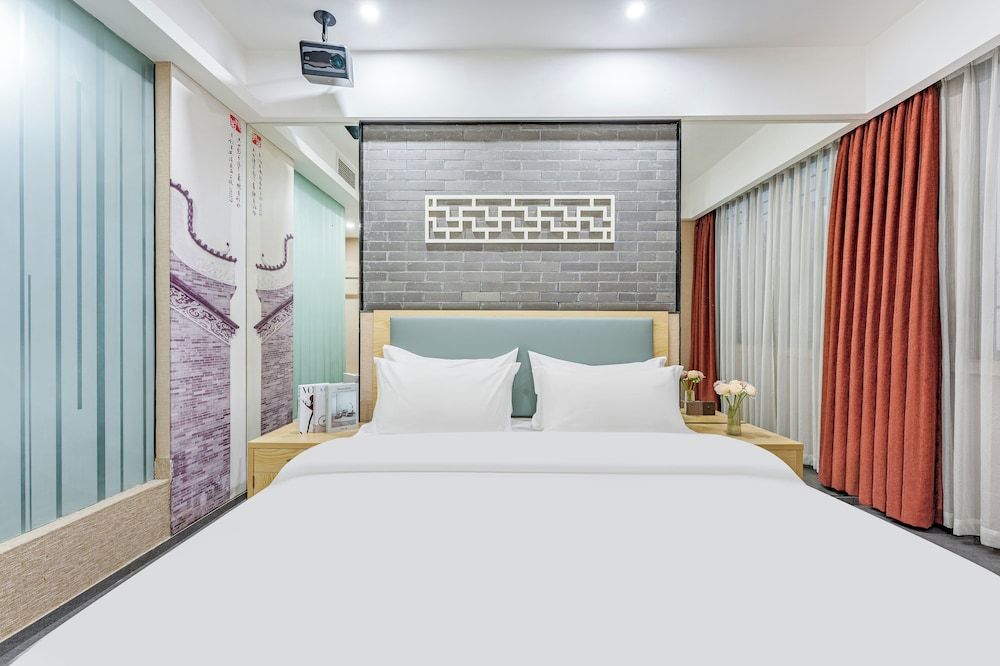 Lemon Breeze Hotel Comfort Double Room, 1 King Bed 5