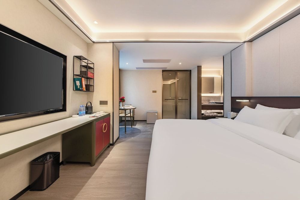 Executive Studio Suite, 1 King Bed, Non Smoking, Courtyard View