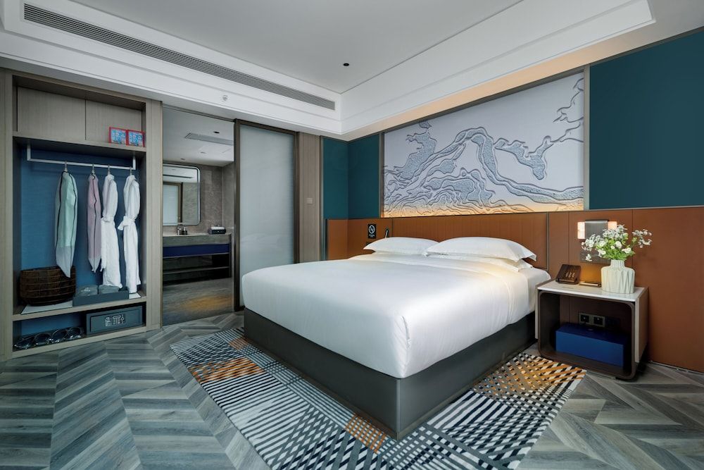 Royal Suite, City View (Free shuttle bus services will be provided during Canton Fair)