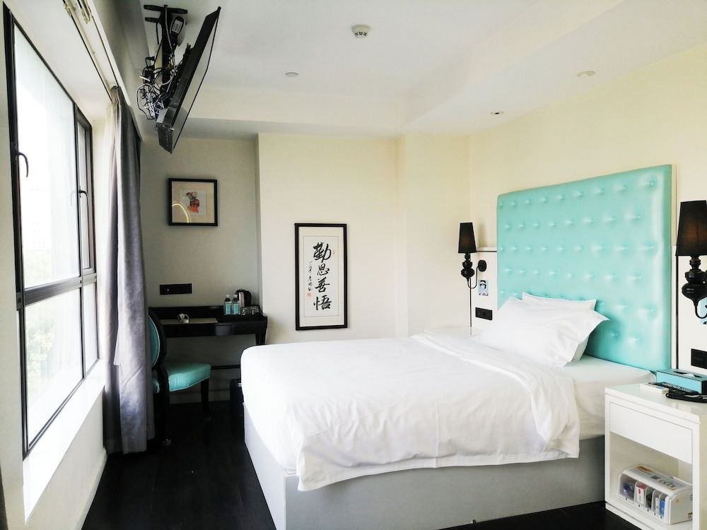 XANA LITE Hotel Shixi Metro Station Superior Double Room