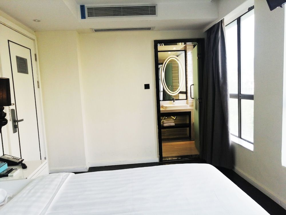 XANA LITE Hotel Shixi Metro Station Superior Double Room 9