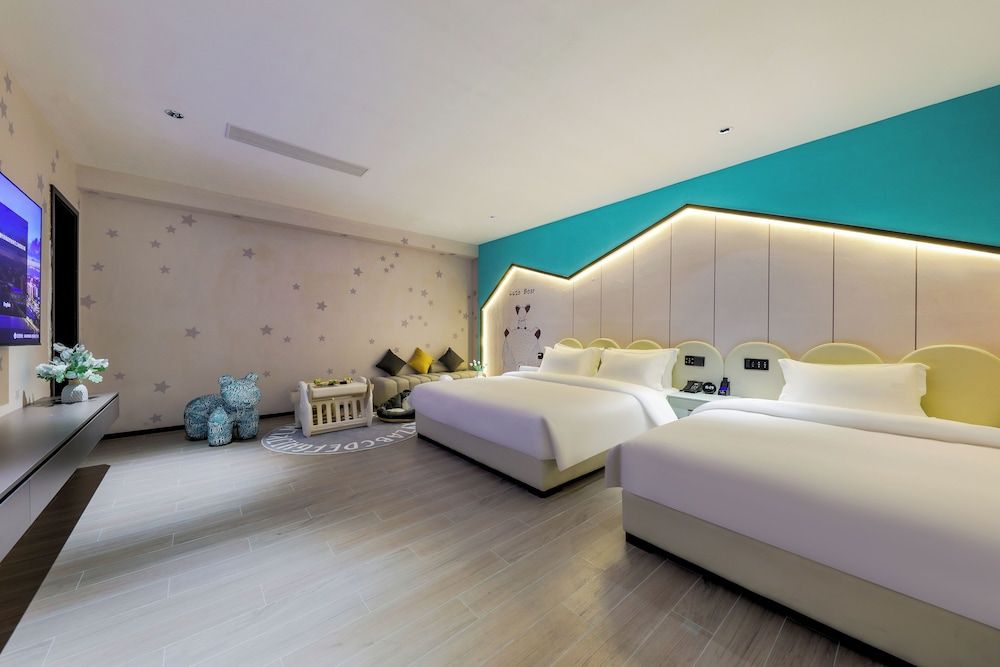 Family Double Room, Pool View