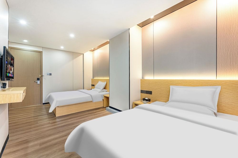 Guangzhou Kaiyue Hotel Luoxi Subway Station Branch - Free Deliver Service to Canton Fair Complex During Canton Fair Period Luxury Twin Room 2