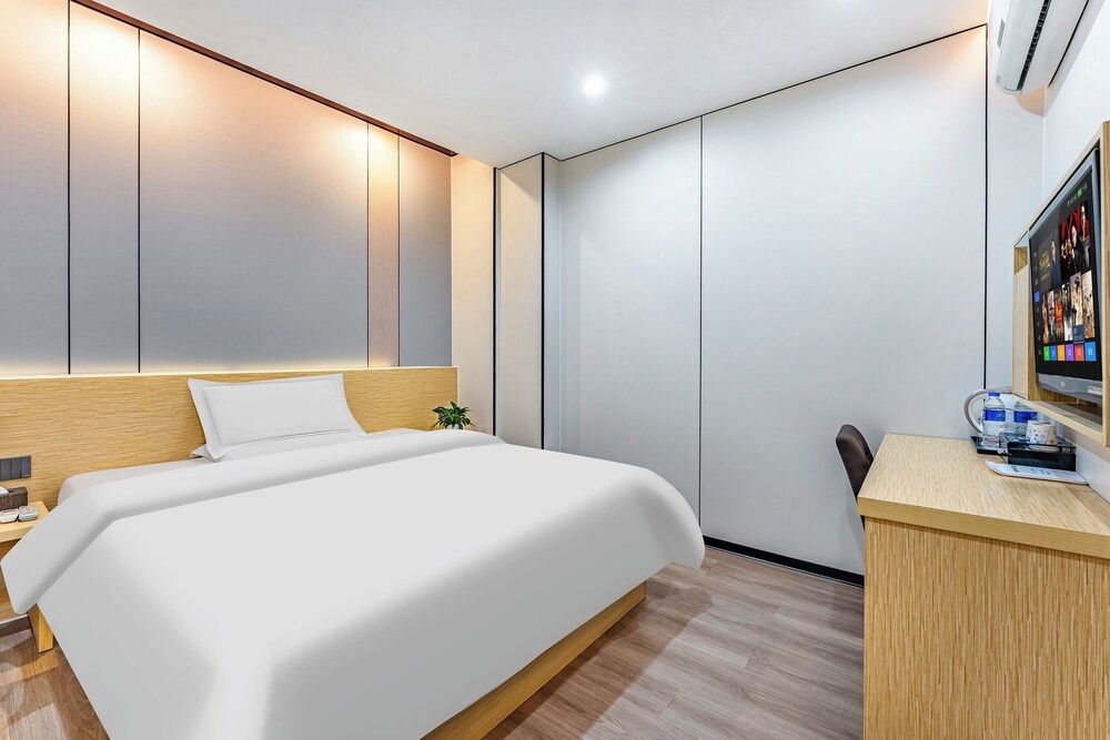 Guangzhou Kaiyue Hotel Luoxi Subway Station Branch - Free Deliver Service to Canton Fair Complex During Canton Fair Period Classic Double Room 2