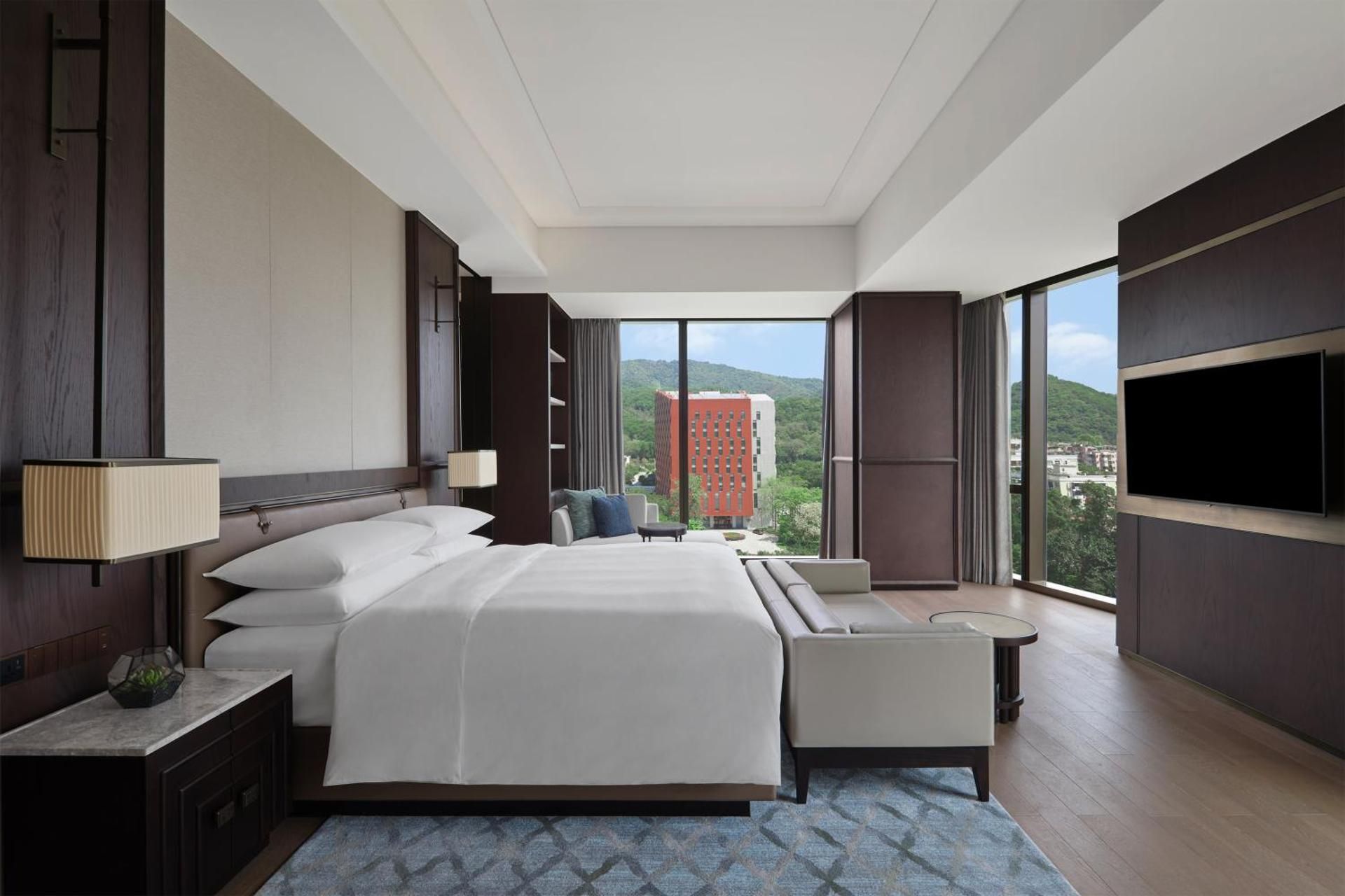 Executive Elite Suite
