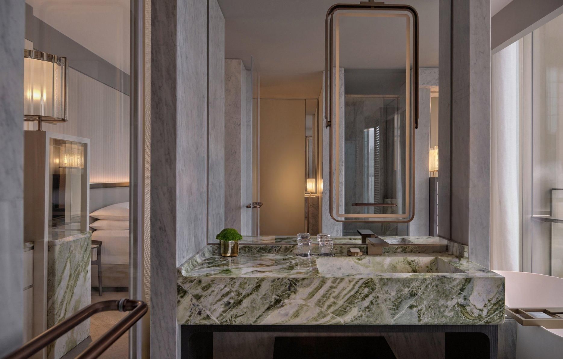 1 King Classic Oriental Pearl Tower View