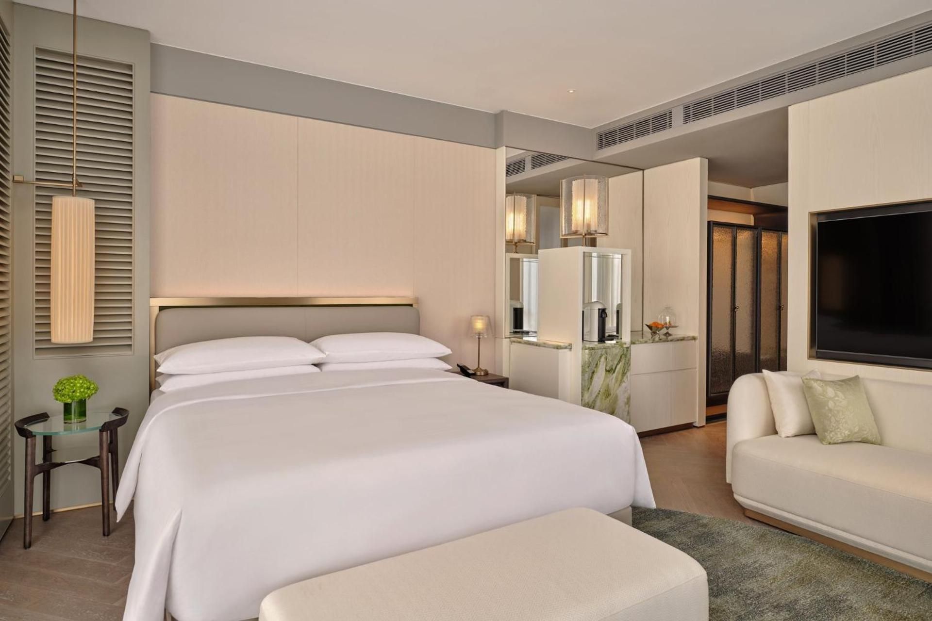 1 King Classic Garden Bridge View