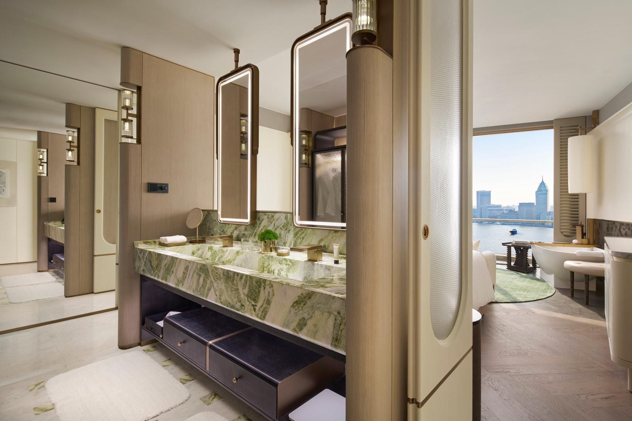 1 King Classic Bund View