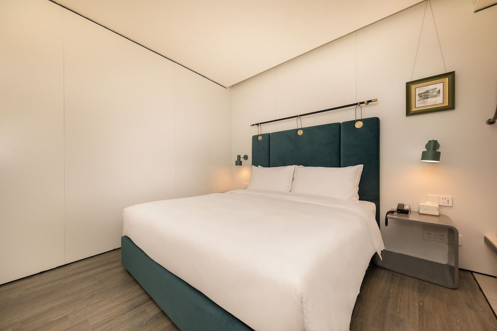 Autoongo Hotel Shanghai The Bund Luxury Double Room 4
