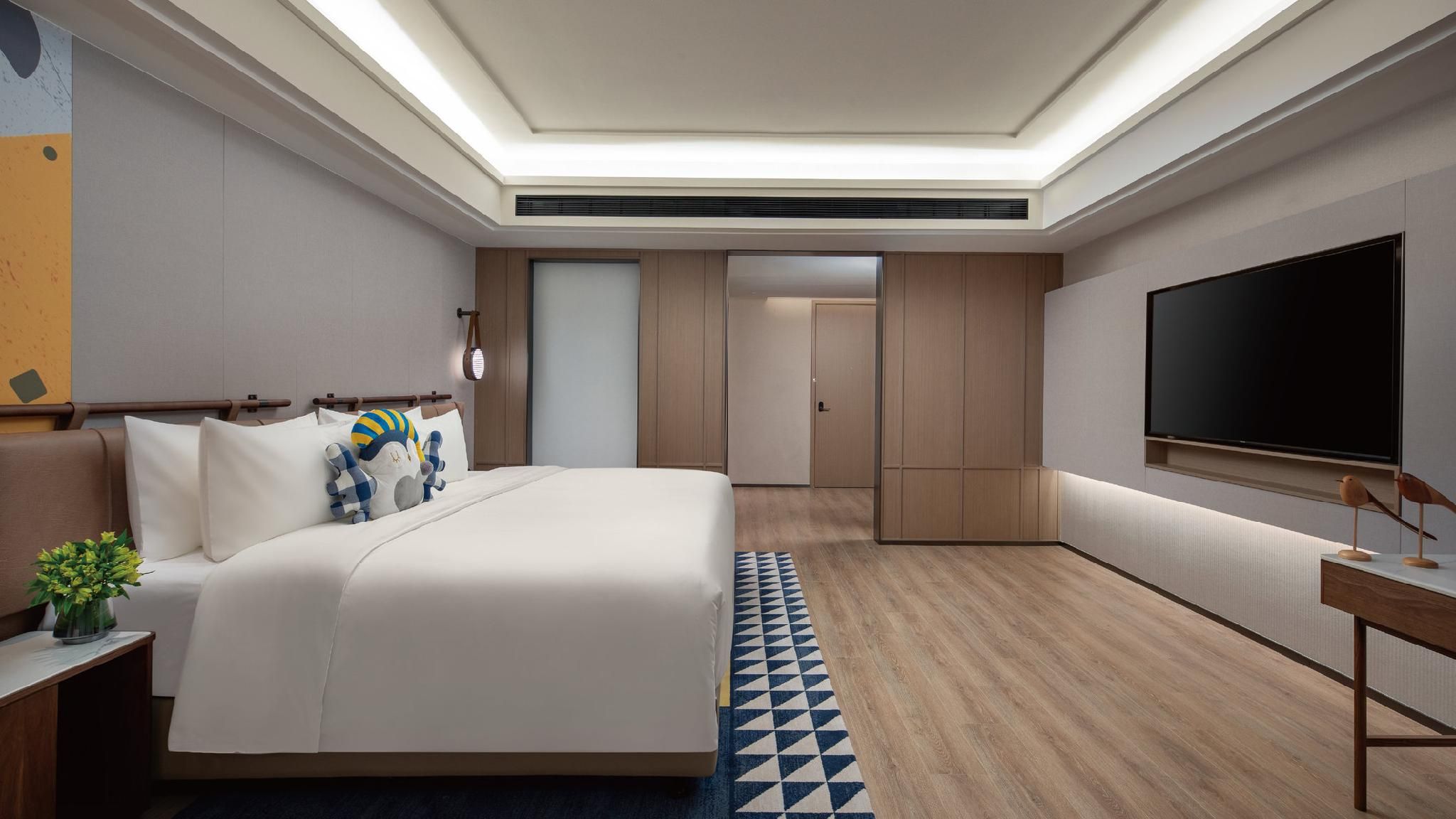 1 King Standard--Disabled