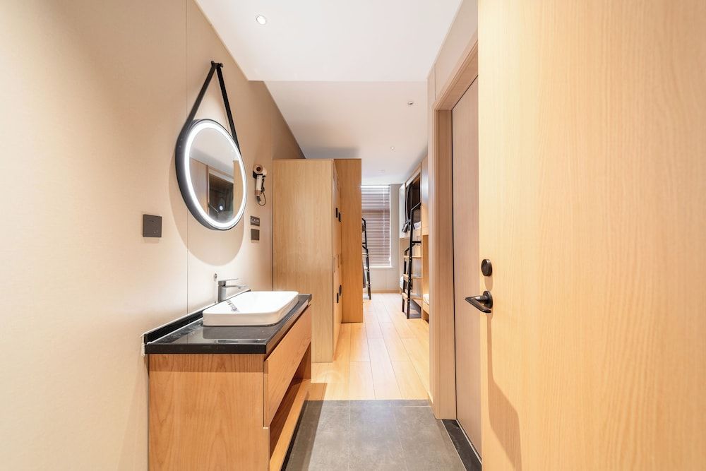 Standard Shared Dormitory, Men only