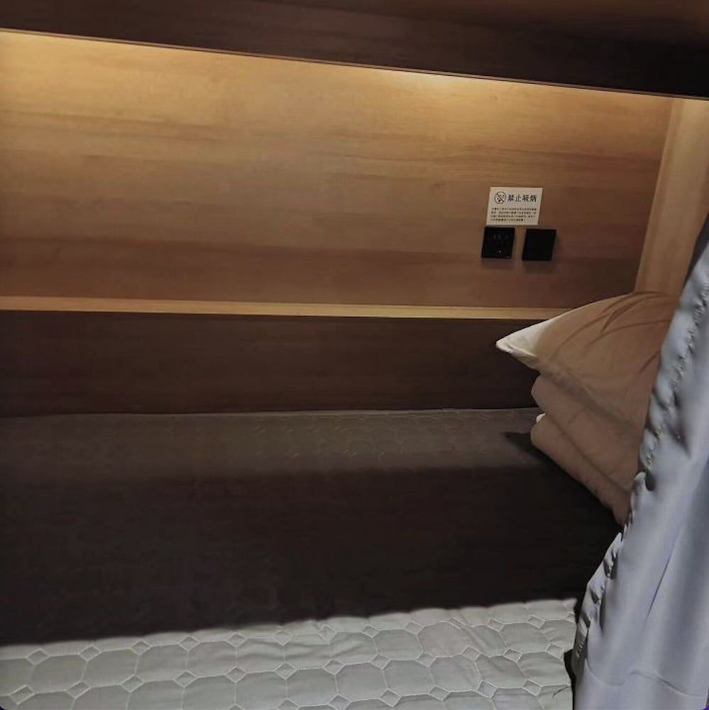 Shared Dormitory, Women only, Private Bathroom