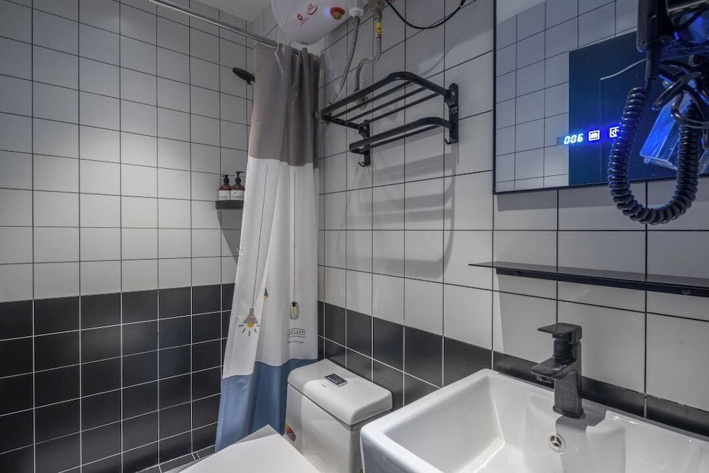 Shared Dormitory, Women only