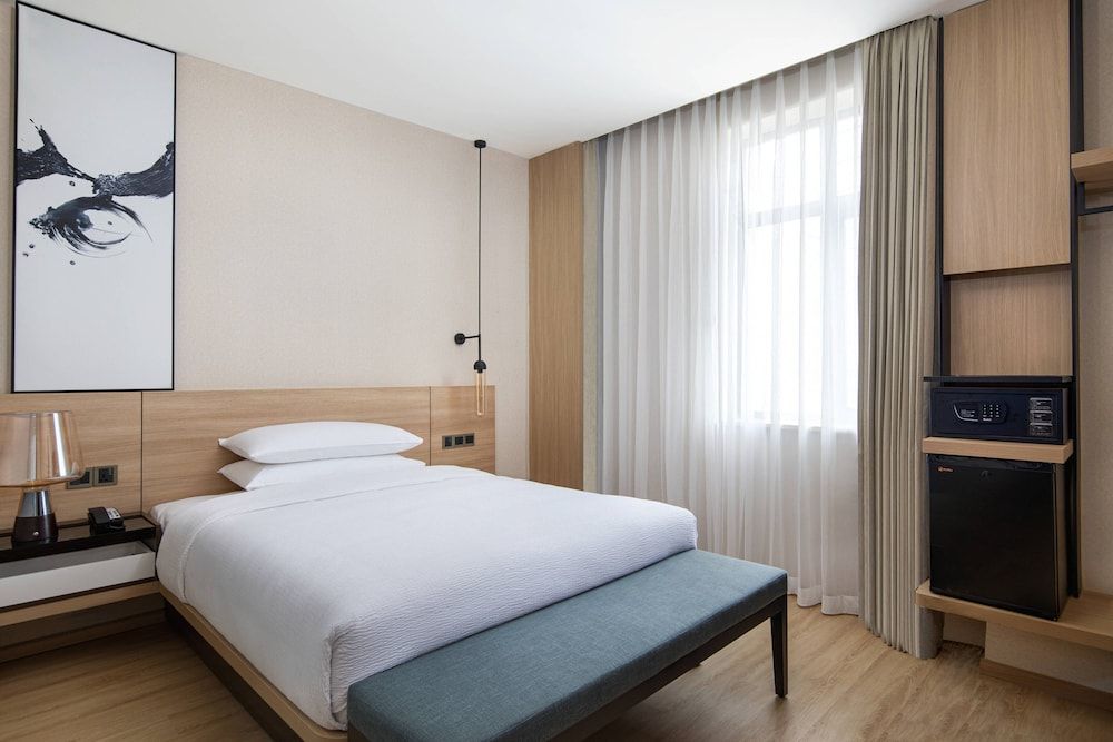 Room, 1 Queen Bed, City View