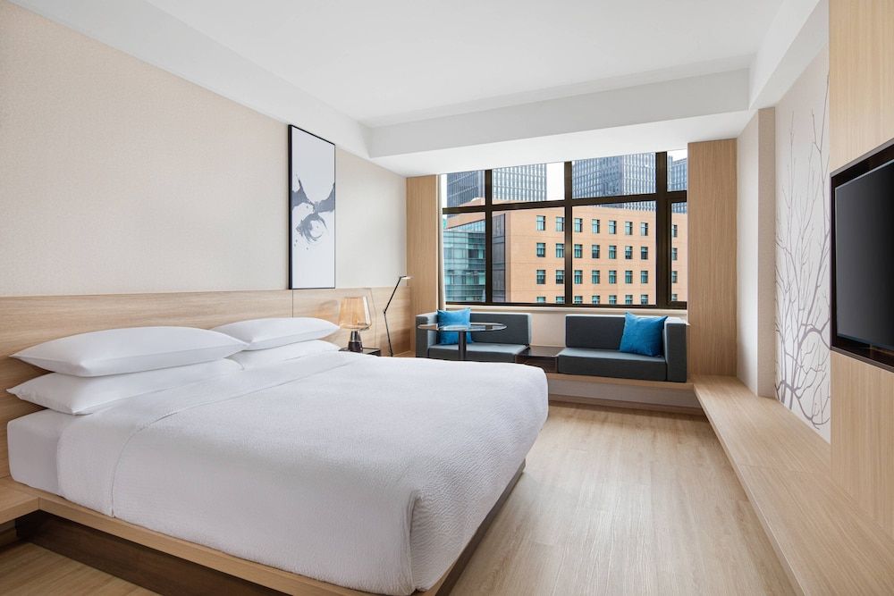 Room, 1 King Bed, City View