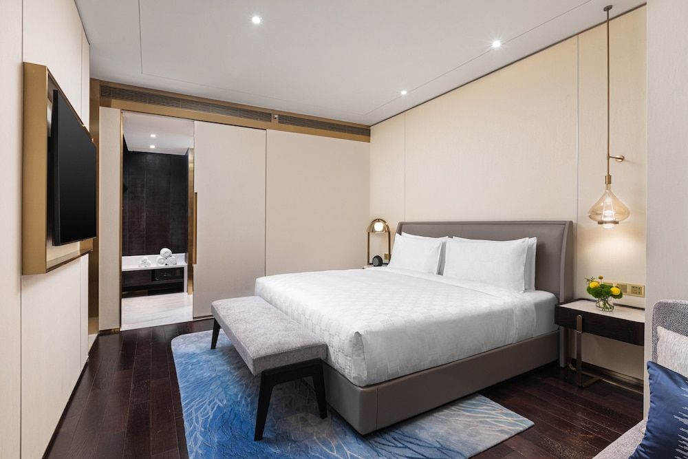 Suite, 1 Bedroom, Business Lounge Access