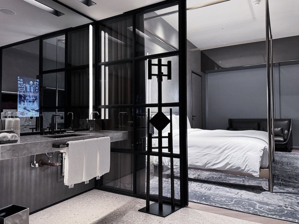 Room, 1 King Bed, River View (Essential)