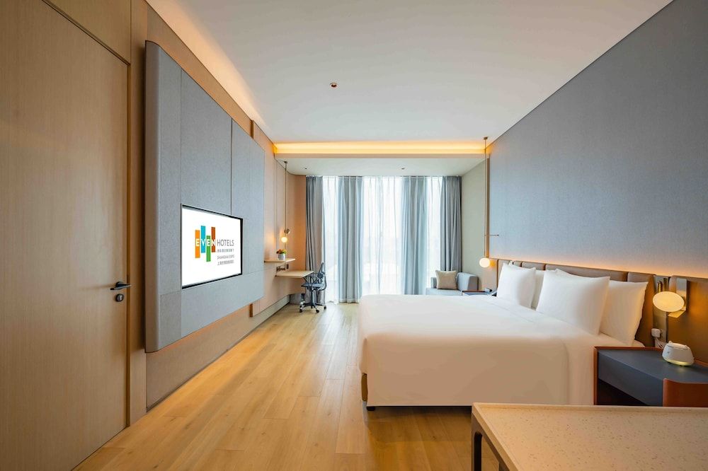 Premium Room, 1 King Bed, Accessible