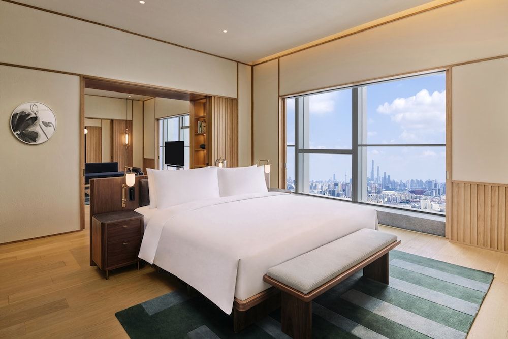 Presidential Penthouse, City View