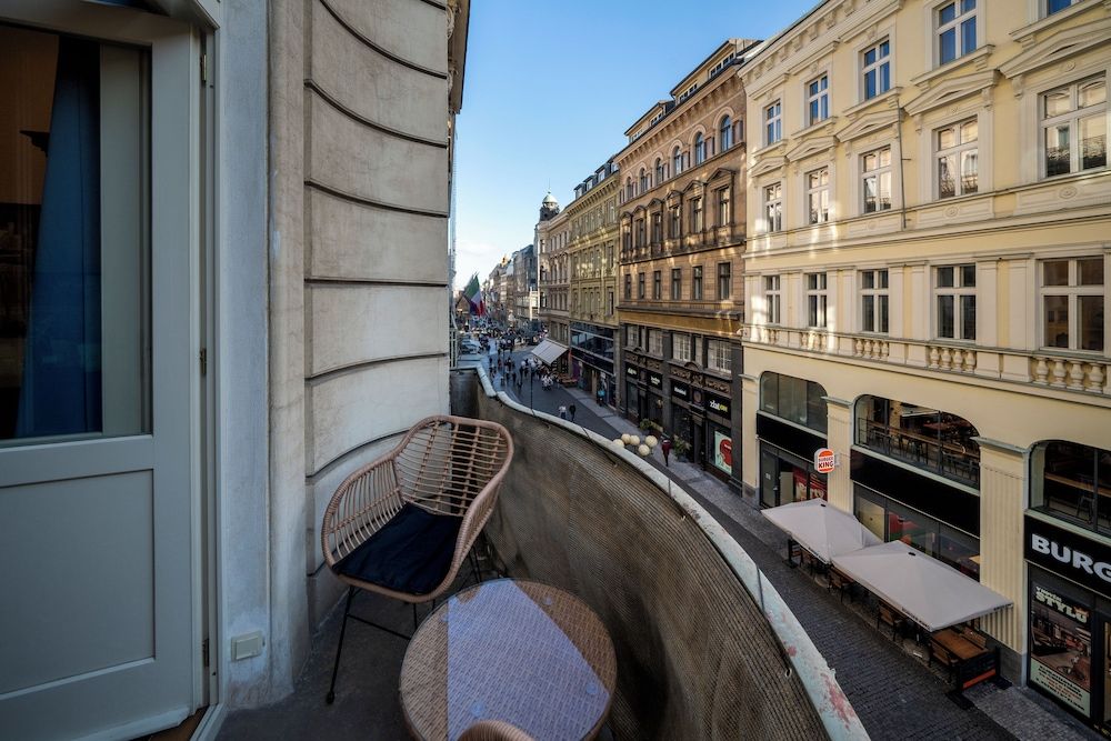 Old Town - Aparthotel 28. Října Family Apartment, City View 13